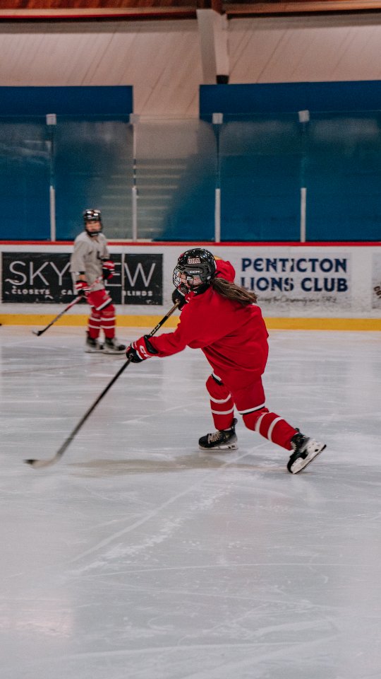 CSSSL home opener tomorrow 👀🏒

U18 Women’s Prep Black is ready to bring the energy.🖤🔥

#rolloha #csshl #okanaganhockey #weusour #womenshockey